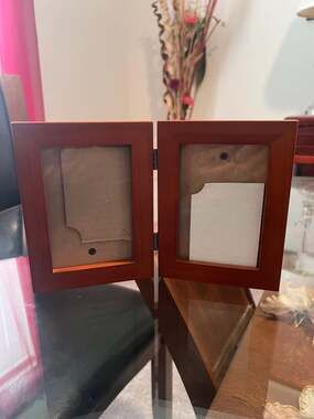 The Weston Gallery Walnut Finish Double Hinged Picture Frame 3.5x5